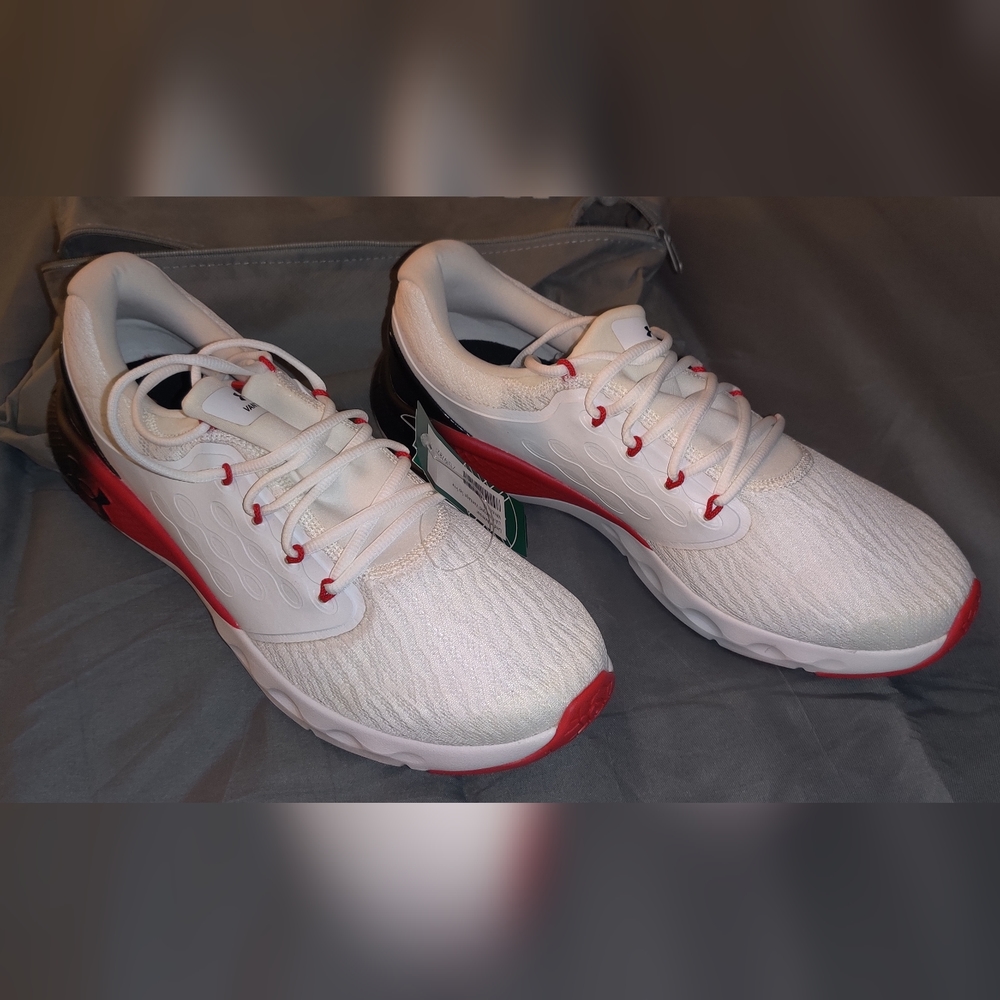 Men's UNDER ARMOUR Charged Vantage Knit Runner Size 13